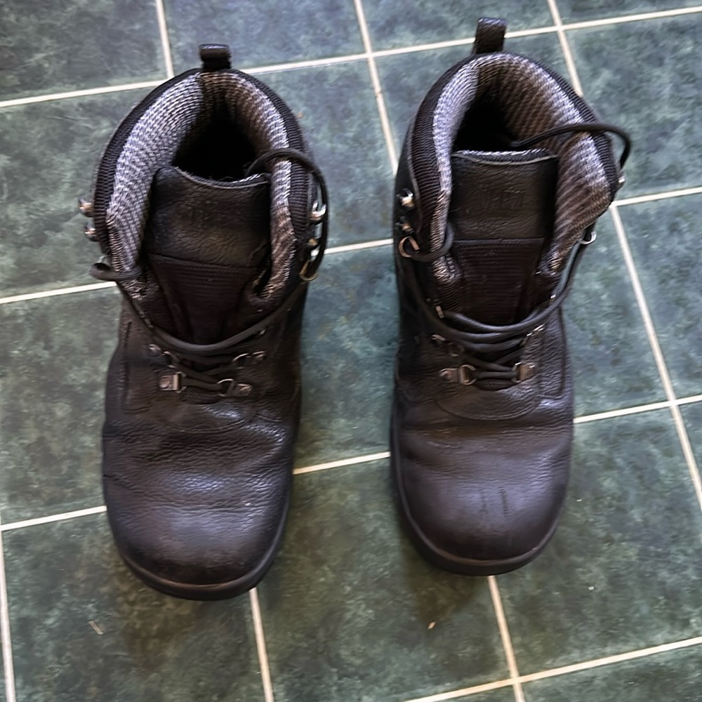 Men’s DREW Leather Boots size 10M